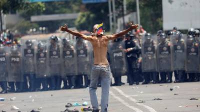 Está a aumentar o número de militares e polícias da Venezuela que desertam