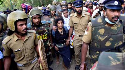 Estado indiano de Kerala em greve contra a entrada de mulheres em templo hindu