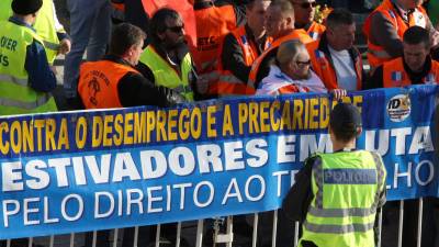 Estivadores exigem respeito pelas regras de contratação em Lisboa sob pena de paralisarem