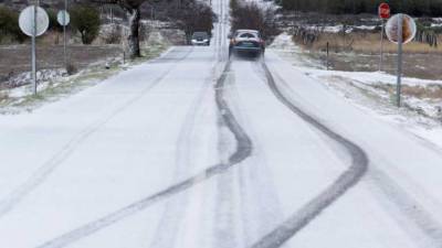 Estradas encerradas na serra da Estrela devido à queda de neve