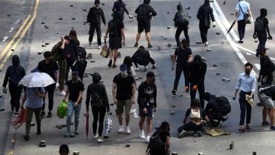 Estudantes do continente chinês retirados de Hong Kong