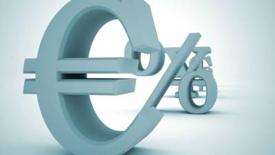 Euro recua pouco após Trump promulgar reforma fiscal