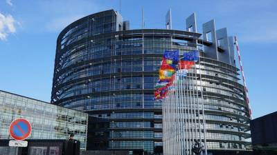 Eurodeputados admitem novas sanções à Rússia por violação do direito internacional