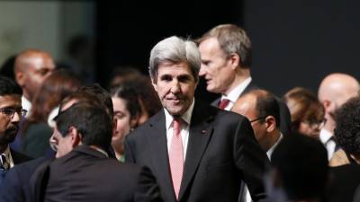 Ex-chefe da diplomacia americana considera “uma vergonha” retirada do acordo de Paris