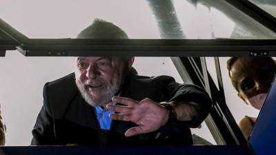 Ex-Presidente brasileiro Lula da Silva considera mandado de prisão absurdo
