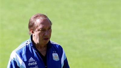 Ex-seleccionador campeão mundial Carlos Bilardo com teste positivo