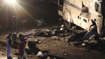 Explosão de carro armadilhado fere 20 polícias em Istambul