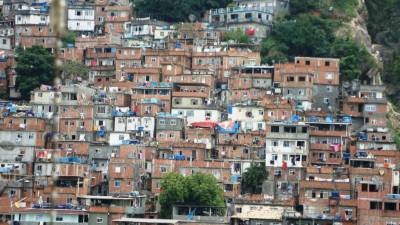 Exército e polícia recebidos a tiro em operação na maior favela do Rio de Janeiro