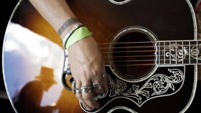 Fabricante das guitarras Gibson declara falência