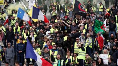 Face às doações para Notre-Dame, “Coletes Amarelos” questionam apoios para emergências sociais