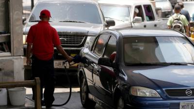 Falta de gasolina motiva protestos em estações de serviço de Caracas
