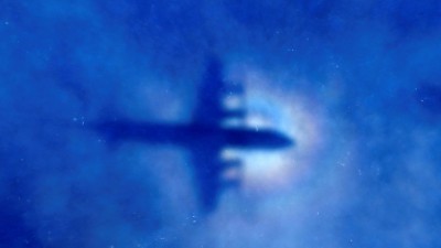 Famílias de passageiros do voo 370 da Malaysia Airlines querem reunir verba para buscas privadas