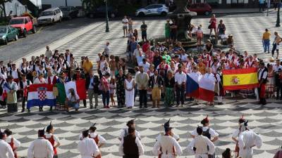 Festival internacional de folclore MonteVerde começou na Praça do Município