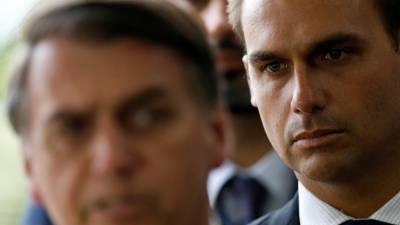 Filho de Bolsonaro quer referendo sobre pena de morte no Brasil mas presidente afasta hipótese