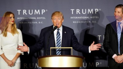 Filho de Trump viola lei ao publicar voto no pai no Twitter
