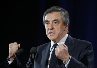 Fillon admite que foi um erro ético dar emprego à mulher e aos filhos