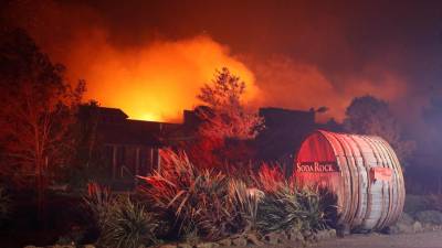 Fogos florestais na Califórnia obrigam à retirada de 180 mil pessoas