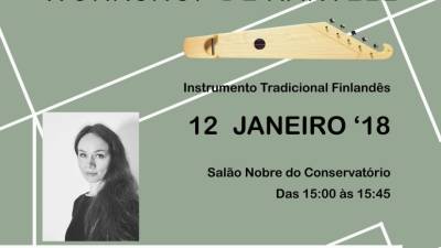 Formadora finlandesa orienta eorkshop de Kantele no Conservatório