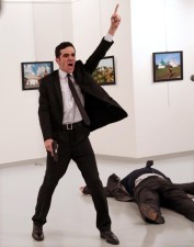 Foto do assassinato do embaixador russo na Turquia ganha prémio World Press Photo