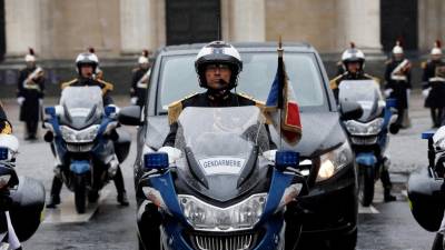 França presta hoje “homenagem nacional” ao polícia morto no atentado de Trèbes