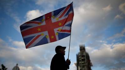 França rejeita novo adiamento do Brexit e governo britânico admite recorrer a tribunal