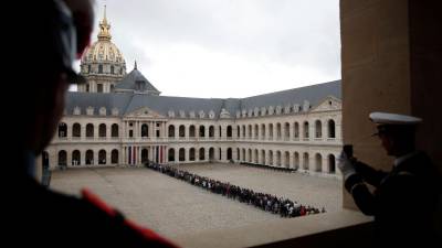 Franceses homenageiam ex-Presidente antes das cerimónias oficiais