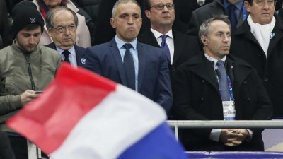 François Hollande abriu cerimónias evocativas dos atentados de Paris no Estádio de França