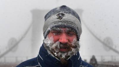 Frio e neve lançam caos na Costa Leste dos EUA com efeitos a chegarem à Florida