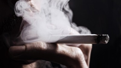 Fumadores diários e mortes por tabagismo aumentaram desde 1990 termos absolutos