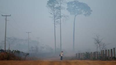 Fumo dos incêndios cobre metade da Argentina e do Uruguai
