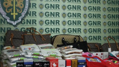 GNR apreende na Madeira vestuário, malas e perfumes falsificados no valor de 5.300 euros