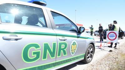 GNR detém casal por violência doméstica contra homem quase cego