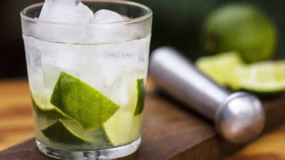 Governador assina lei que reconhece caipirinha como património do Rio de Janeiro