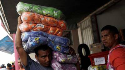 Governo brasileiro tem 200 toneladas de alimentos para doar a venezuelanos