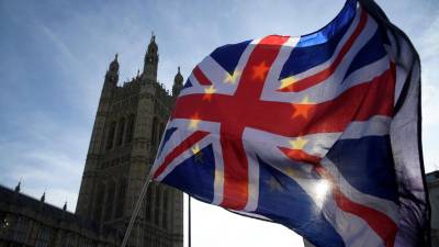 Governo britânico esclarece imigrantes portugueses