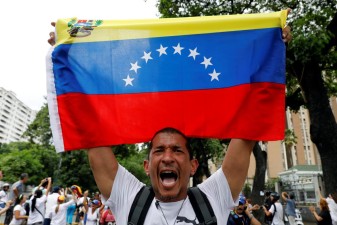 Governo distribui quase dez mil sacos de comida em Caracas