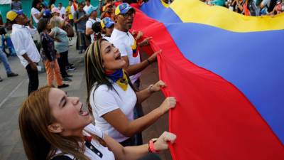 Governo diz que até à 1 hora da madrugada não havia portugueses afectados na Venezuela