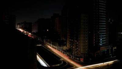Governo venezuelano nega mortes nos hospitais devido a ‘apagão’