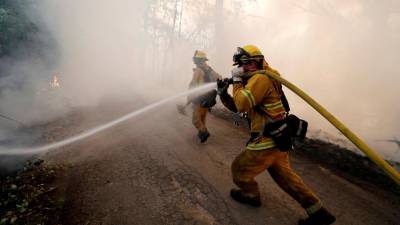 Grande incêndio do norte da Califórnia destrói mais de mil habitações