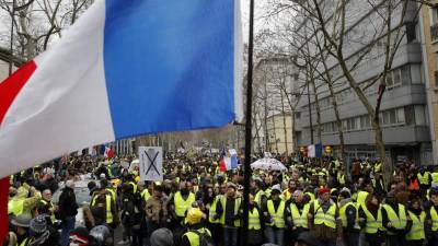 Greve hoje em França conta com apoio dos coletes amarelos