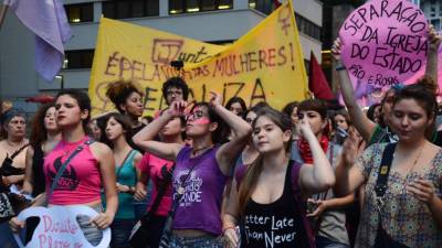 Grupo feminino contra candidato às presidenciais do Brasil atinge um milhão de membros no Facebook