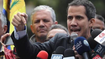 Guaidó aguarda caravana de deputados venezuelanos junto a fronteira com Colômbia