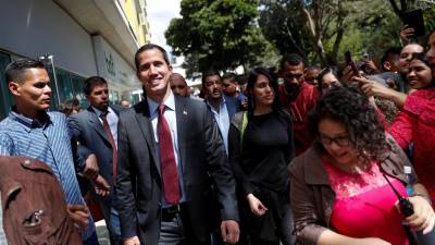 Guaidó ordena a militares que permitam entrada de ajuda humanitária no país