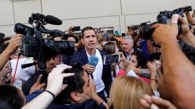 Guaidó pede a militares que detenham os colectivos armados que atacaram opositores