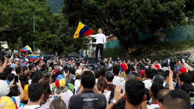Guaidó pede aos venezuelanos que se mantenham nas ruas até conseguirem a liberdade