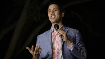 Guaidó pede para comunidade internacional encarar todas as opções
