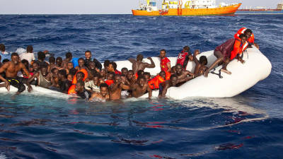 Guarda-costeira líbia resgata mais de 150 migrantes ao largo da costa do país