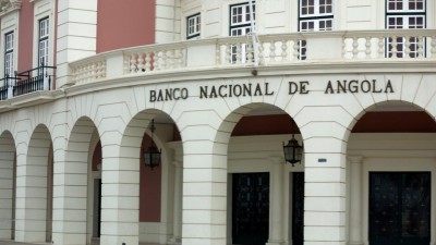 Há oito anos que a banca angolana não recebia tão poucas divisas