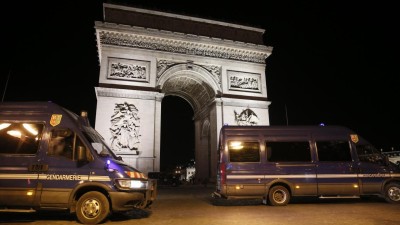 Hollande confirma um polícia morto e dois feridos e fala em terrorismo