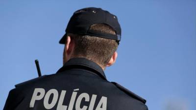 Homem de 52 anos detido por agressões à mãe durante mais de 40 anos